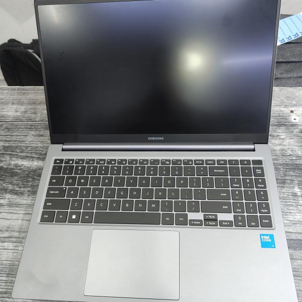Samsung galaxy NP750XGK ,Core5