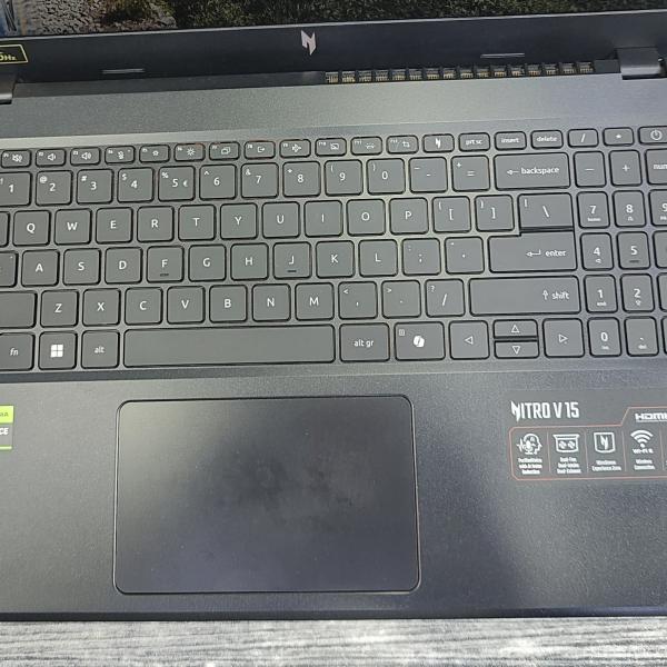 Acer Nitro V15-52-5877 core5-210