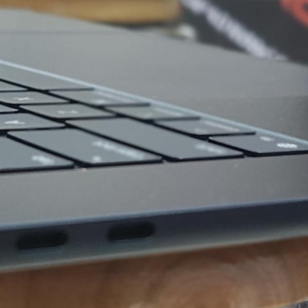 MacBook laptop (apple) m4air 2025 a3241