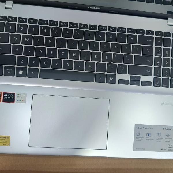 Asus vivobook Ryzen ai 160inch