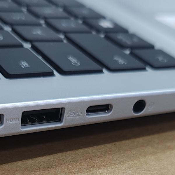 Asus vivobook Ryzen ai 160inch