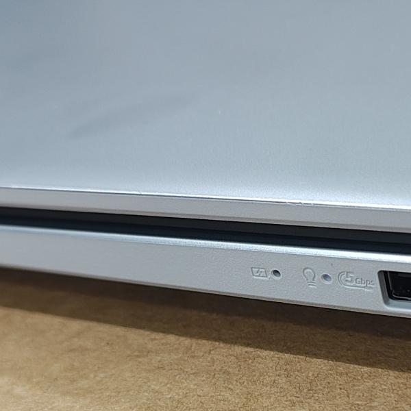 Asus vivobook Ryzen ai 160inch