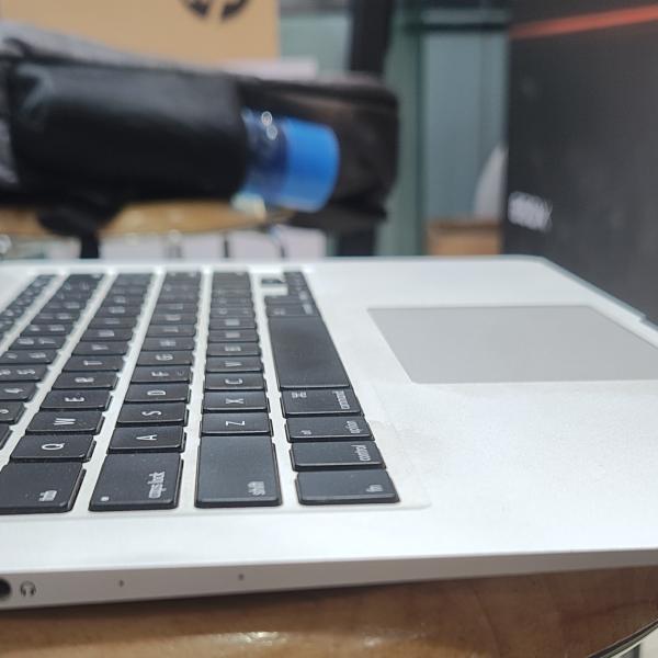 Apple laptop Core i5th 2015air