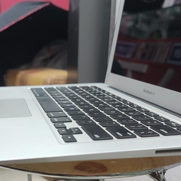 Apple laptop Core i5th 2015air