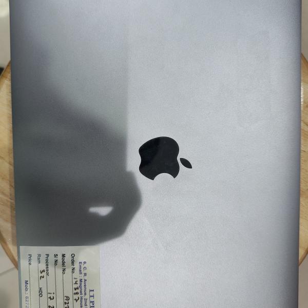 MacBook i72020 laptop