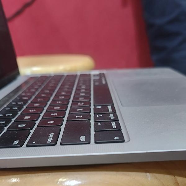 MacBook i72020 laptop