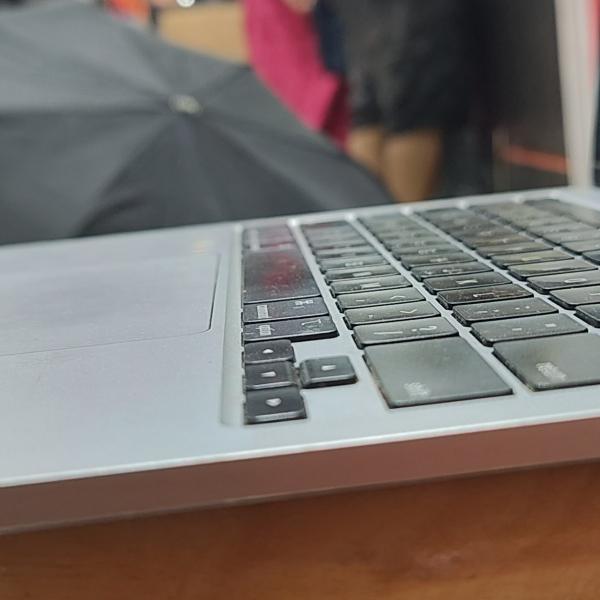 MacBook i72020 laptop