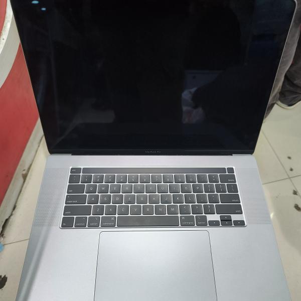 MacBook laptop i9 2019