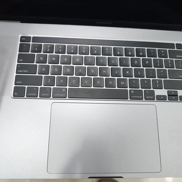 MacBook laptop i9 2019