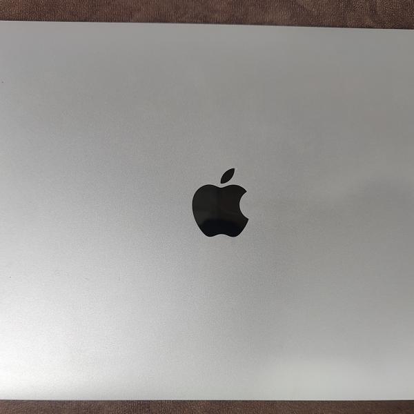 MacBook Air M1 chip 8gb 256gb