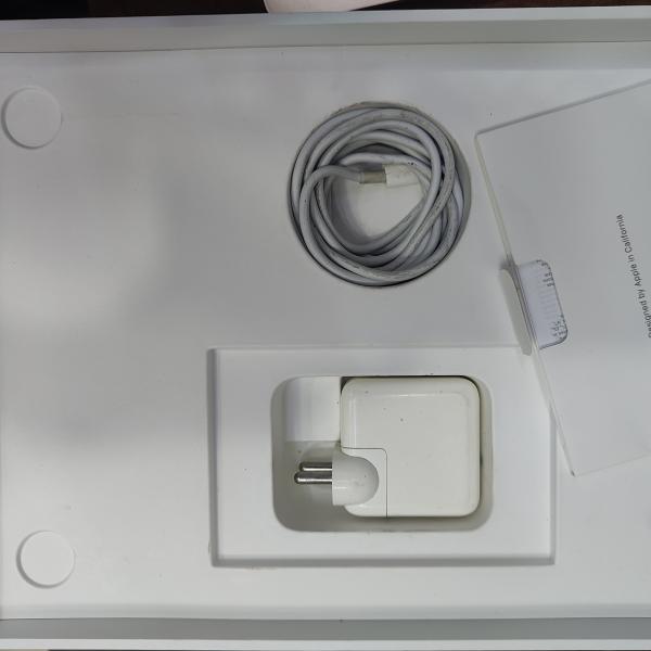 MacBook Air M1 chip 8gb 256gb