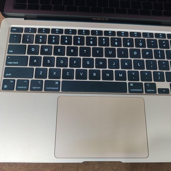MacBook Air M1 chip 8gb 256gb