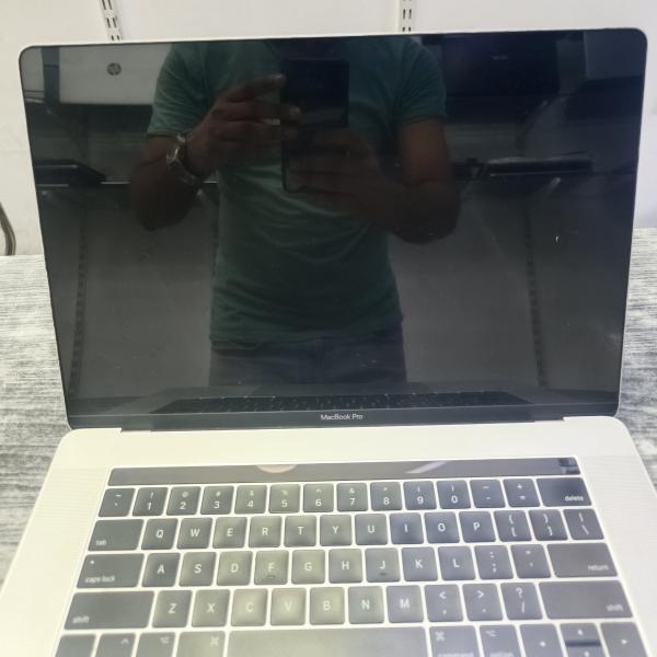 MacBook Pro A1707 Touch bar core i7 16gb ram