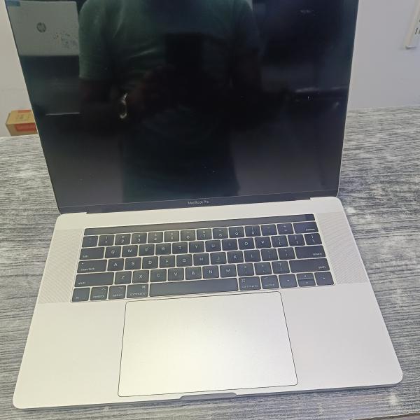 MacBook Pro A1707 Touch bar core i7 16gb ram