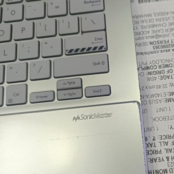 Asus Vivobook E1404FA ryzen5 7000 ram8gb