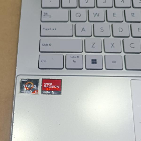 Asus Vivobook E1404FA ryzen5 7000 ram8gb