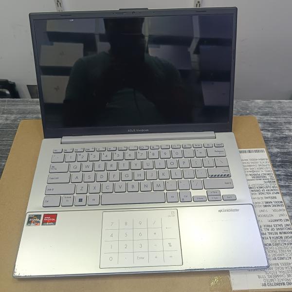 Asus Vivobook E1404FA ryzen5 7000 ram8gb